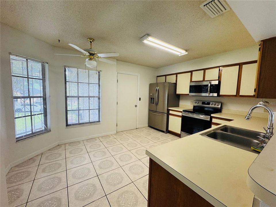 For Sale: $240,000 (3 beds, 2 baths, 1526 Square Feet)