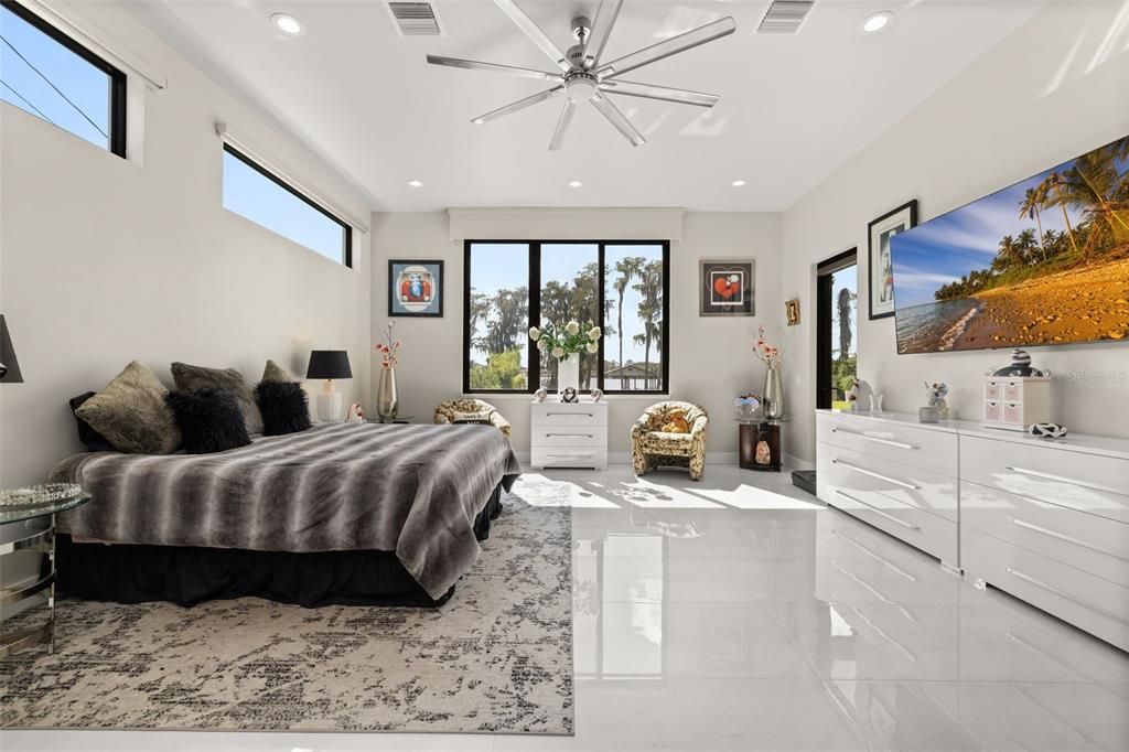 En Venta: $3,250,000 (4 camas, 5 baños, 4200 Pies cuadrados)