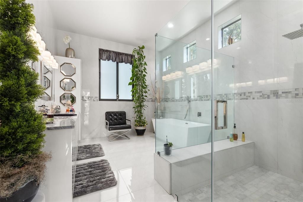 En Venta: $3,250,000 (4 camas, 5 baños, 4200 Pies cuadrados)