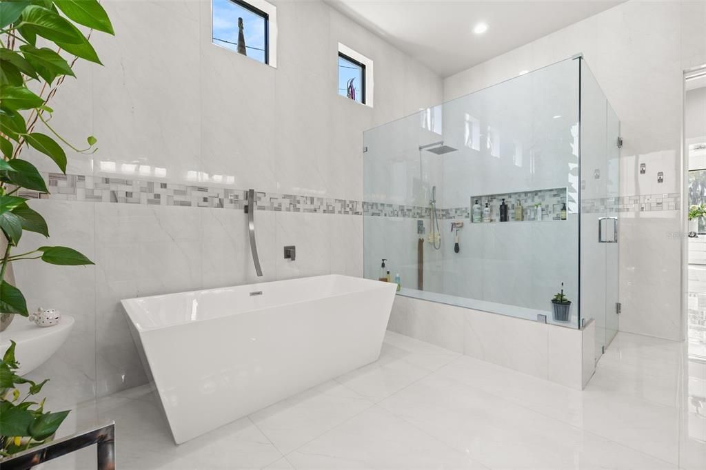 En Venta: $3,250,000 (4 camas, 5 baños, 4200 Pies cuadrados)