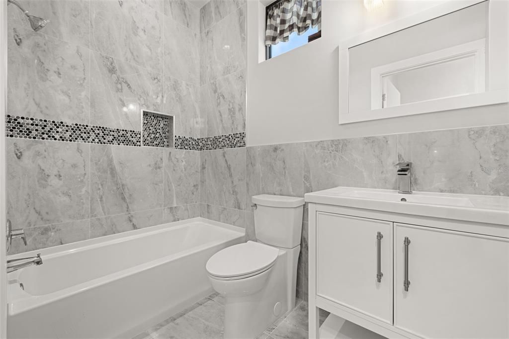 En Venta: $3,250,000 (4 camas, 5 baños, 4200 Pies cuadrados)