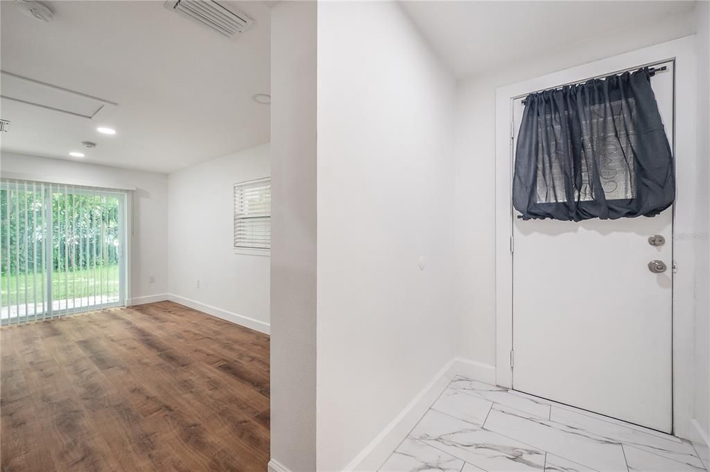 For Rent: $1,500 (2 beds, 1 baths, 792 Square Feet)