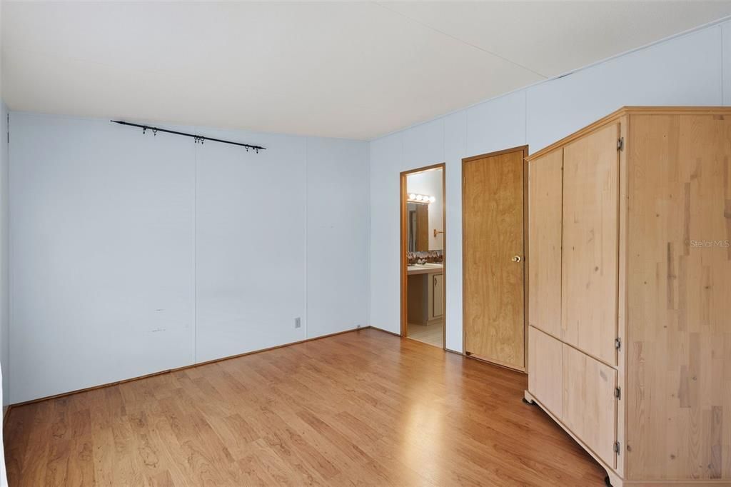 For Sale: $149,900 (3 beds, 2 baths, 960 Square Feet)