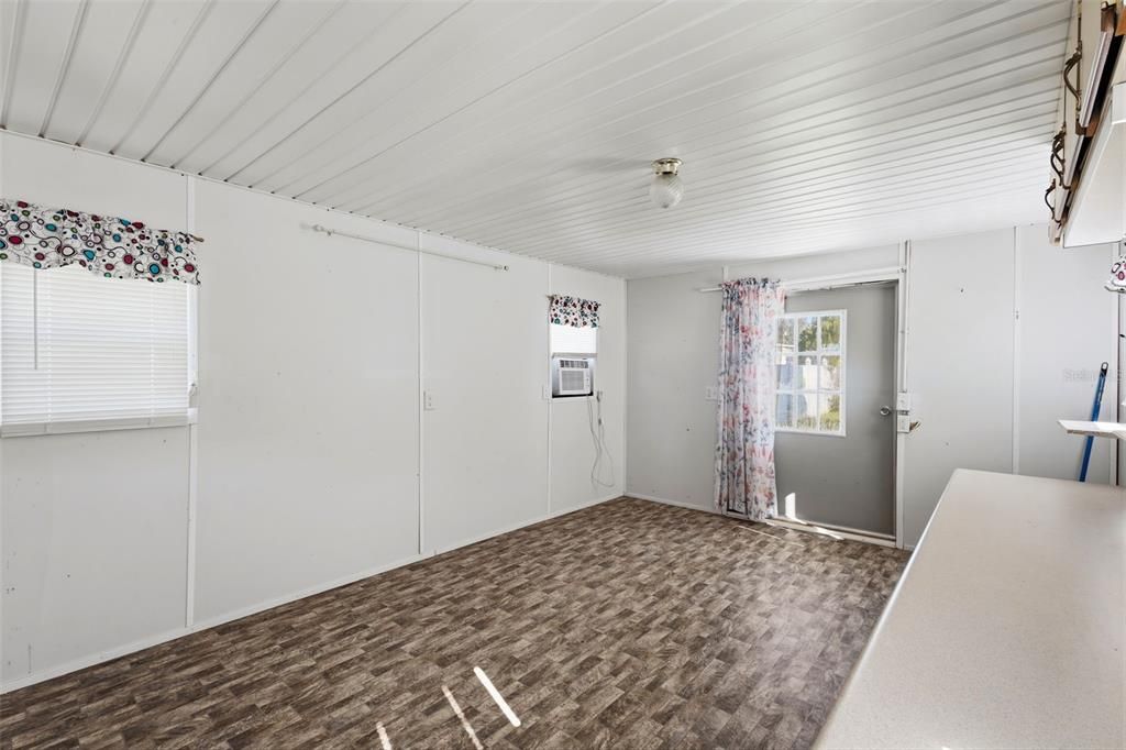 For Sale: $149,900 (3 beds, 2 baths, 960 Square Feet)