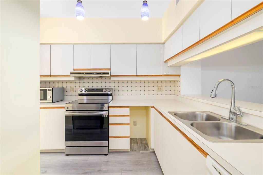 : $624,900 (2 спален, 2 ванн, 1690 Квадратных фут)