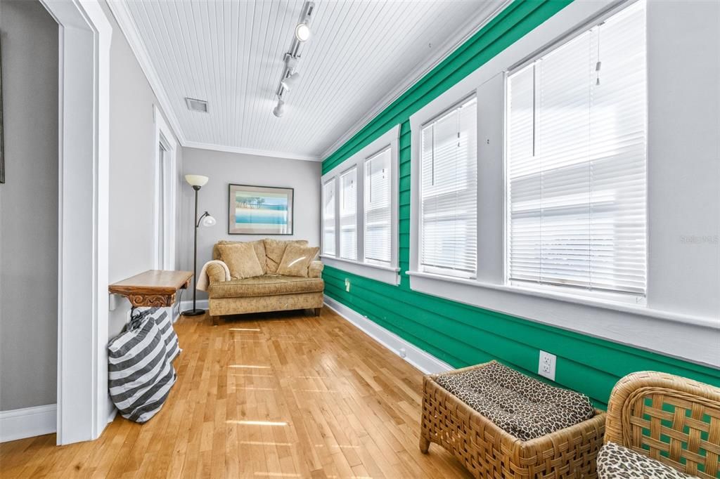 En Venta: $775,000 (4 camas, 3 baños, 2432 Pies cuadrados)