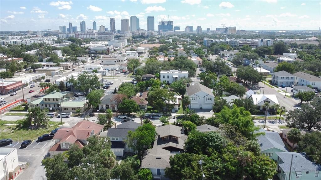 En Venta: $775,000 (4 camas, 3 baños, 2432 Pies cuadrados)