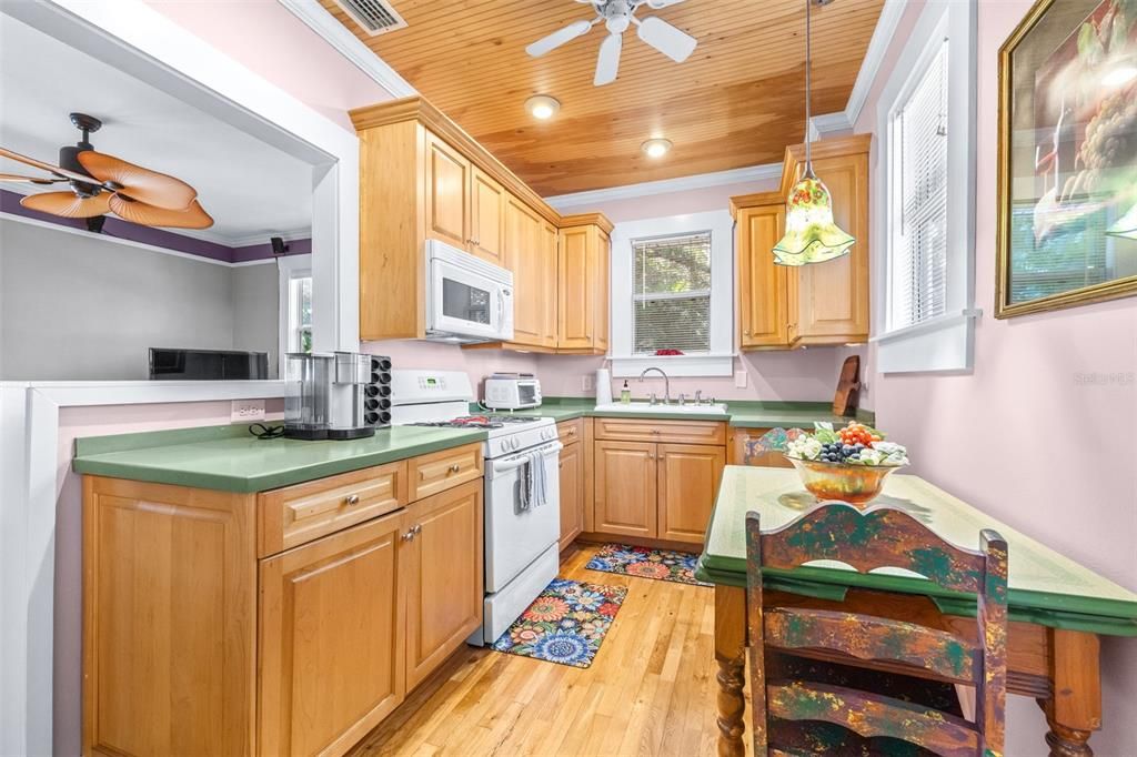 En Venta: $775,000 (4 camas, 3 baños, 2432 Pies cuadrados)