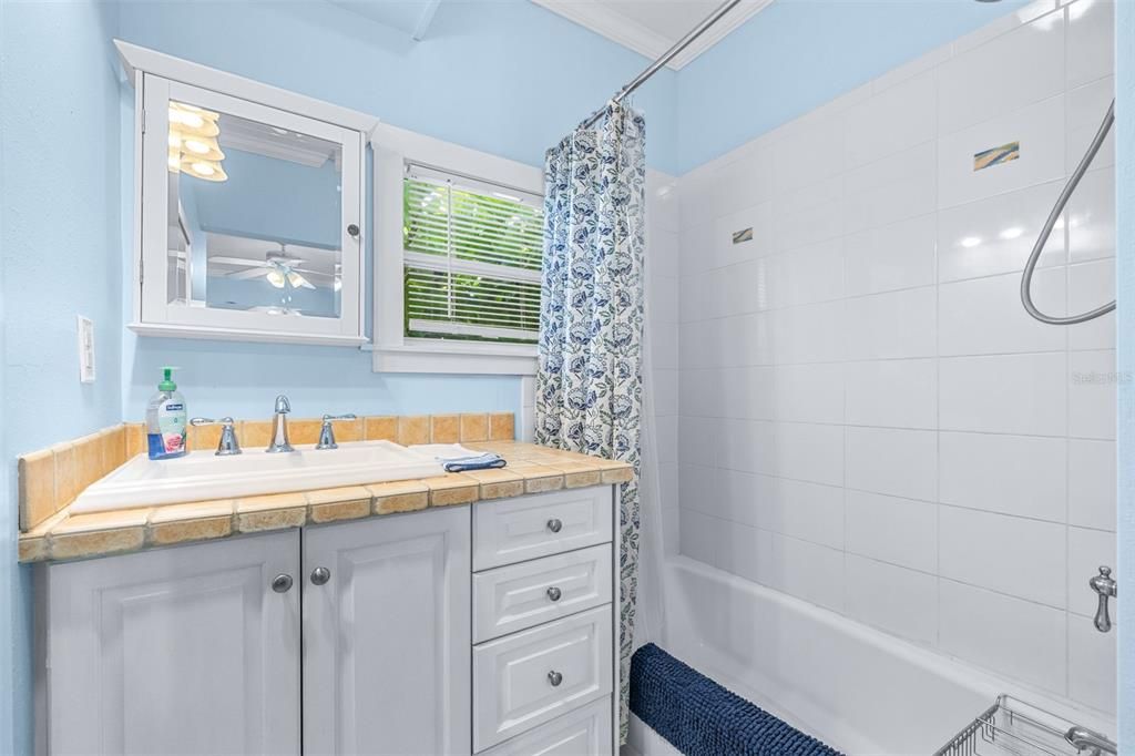 En Venta: $775,000 (4 camas, 3 baños, 2432 Pies cuadrados)