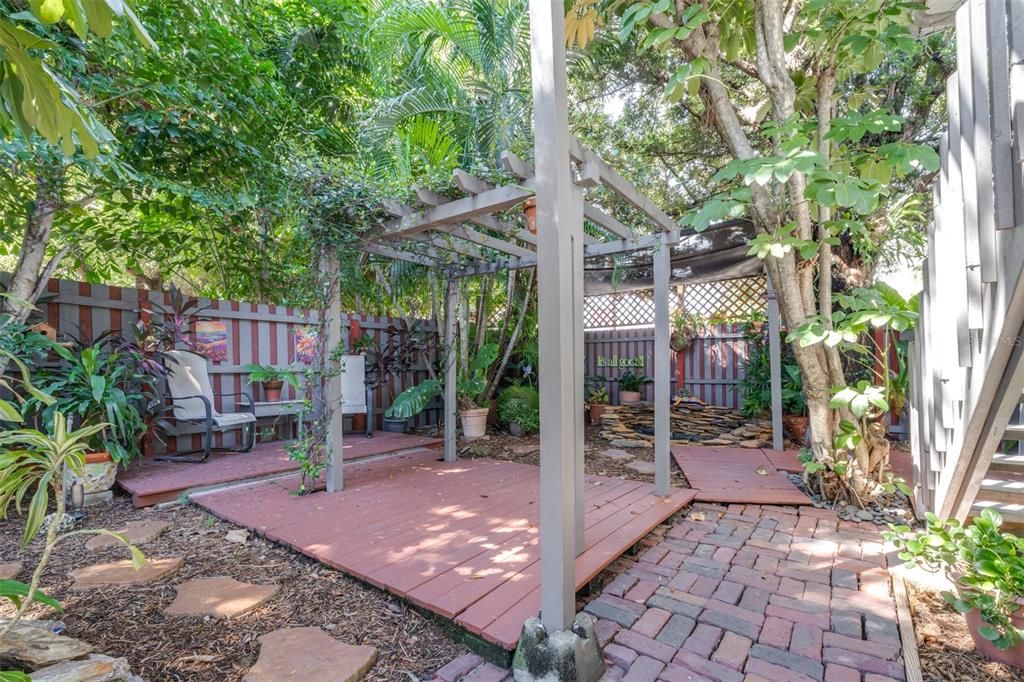 En Venta: $775,000 (4 camas, 3 baños, 2432 Pies cuadrados)