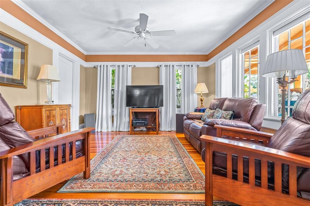 En Venta: $775,000 (4 camas, 3 baños, 2432 Pies cuadrados)