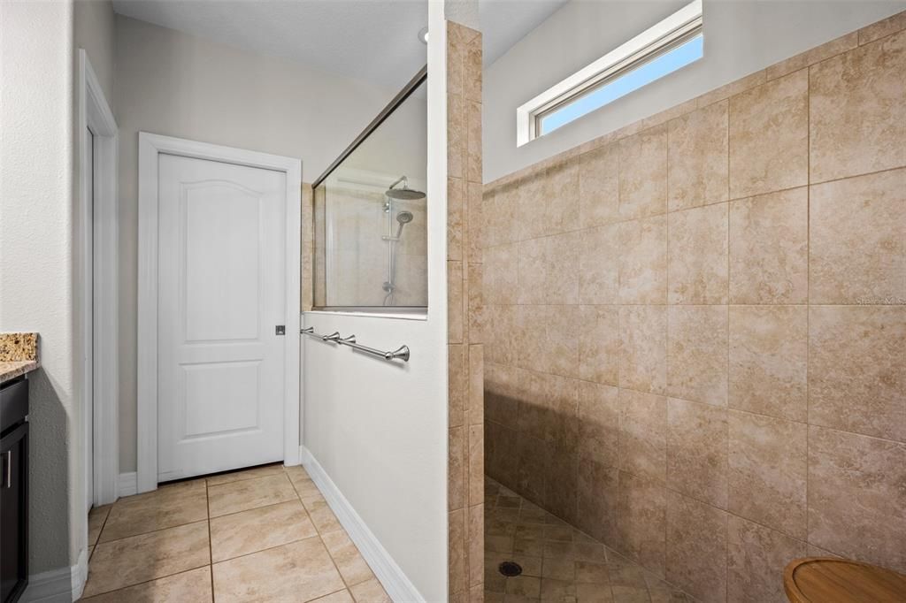 For Sale: $499,000 (4 beds, 2 baths, 2700 Square Feet)