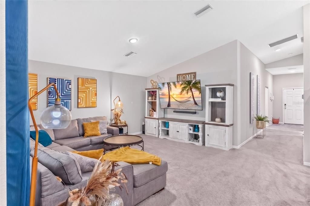 For Sale: $325,000 (4 beds, 2 baths, 1848 Square Feet)