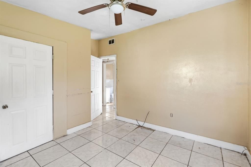 For Sale: $175,000 (3 beds, 2 baths, 888 Square Feet)