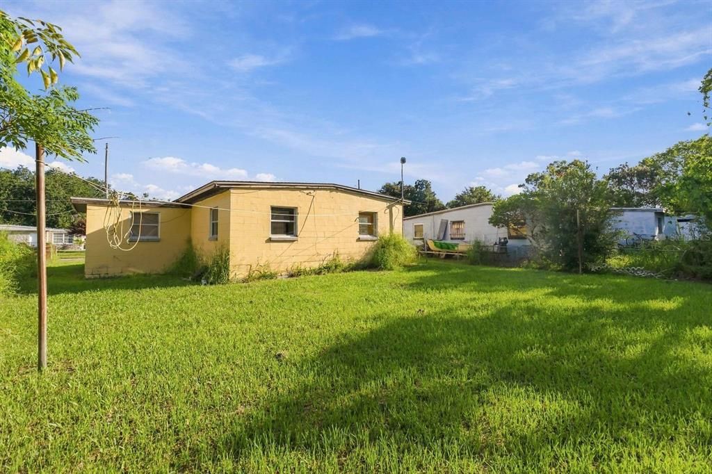 For Sale: $175,000 (3 beds, 2 baths, 888 Square Feet)