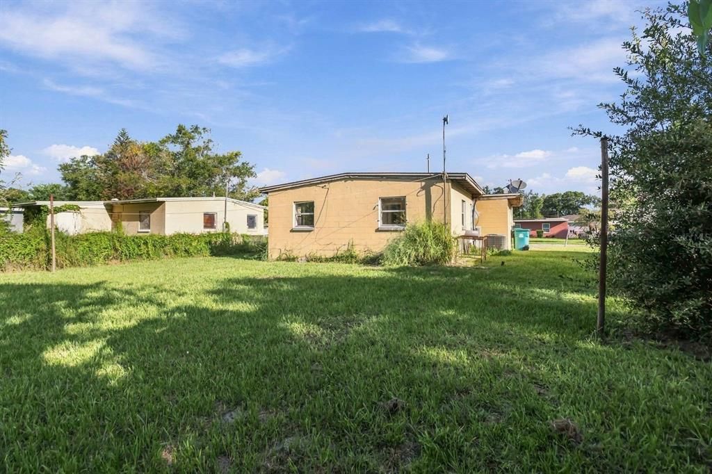 For Sale: $175,000 (3 beds, 2 baths, 888 Square Feet)