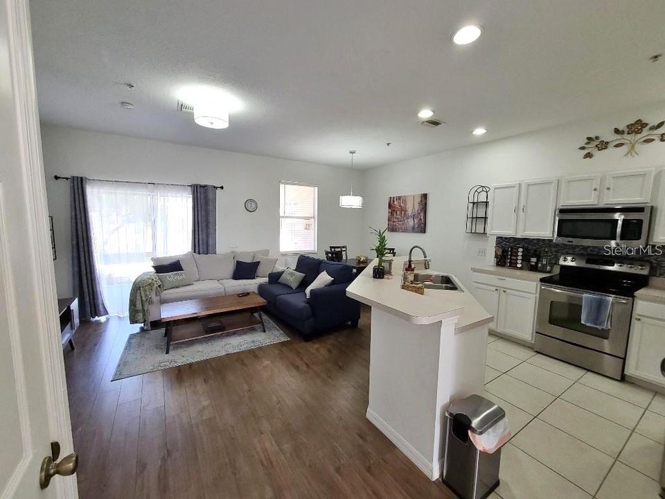 В аренду: $2,150 (3 спален, 2 ванн, 1378 Квадратных фут)