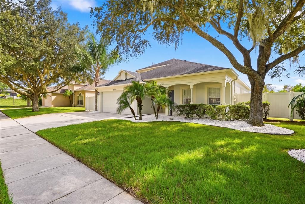 For Sale: $585,000 (5 beds, 3 baths, 2290 Square Feet)