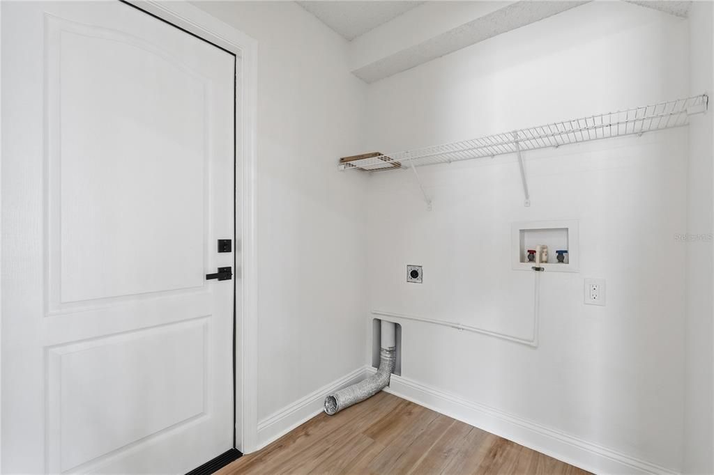 For Sale: $585,000 (5 beds, 3 baths, 2290 Square Feet)