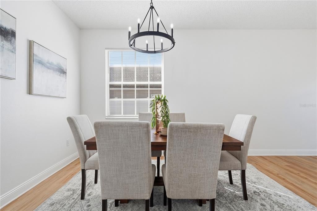 For Sale: $585,000 (5 beds, 3 baths, 2290 Square Feet)