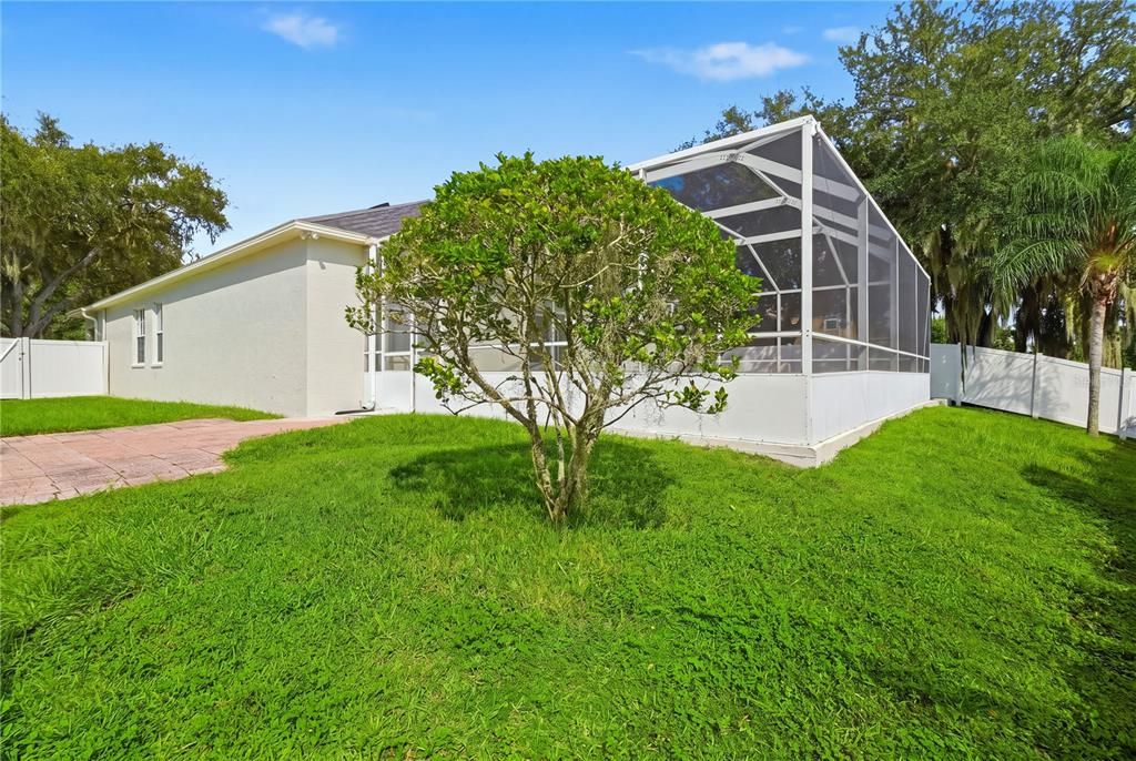 For Sale: $585,000 (5 beds, 3 baths, 2290 Square Feet)