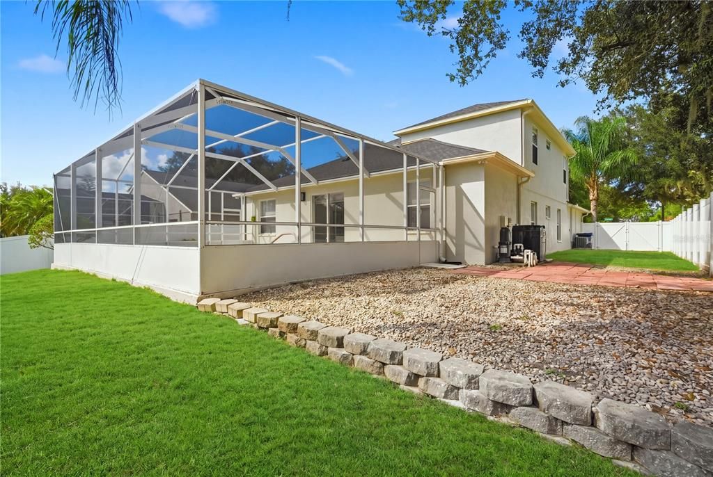 For Sale: $585,000 (5 beds, 3 baths, 2290 Square Feet)