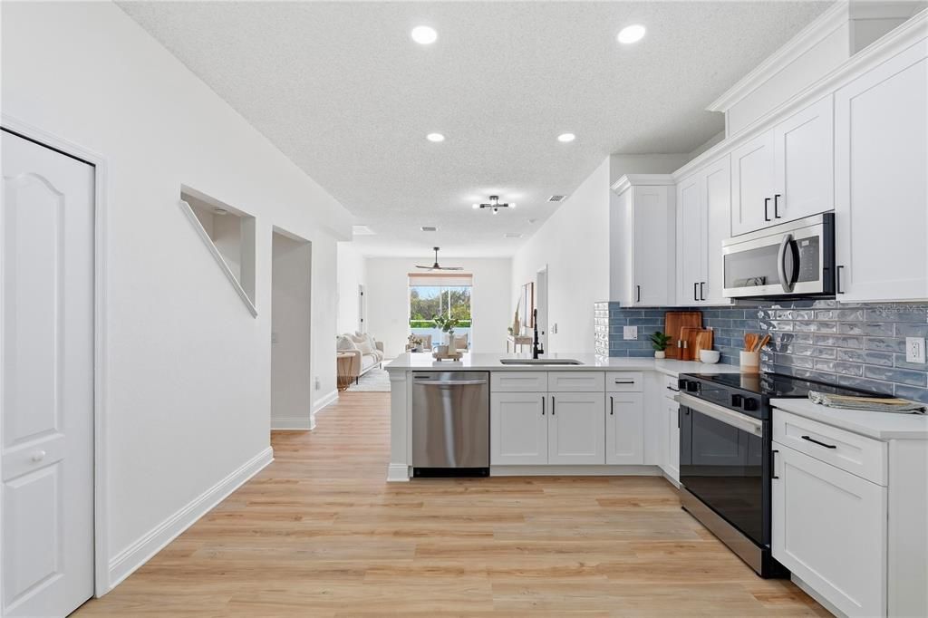 For Sale: $585,000 (5 beds, 3 baths, 2290 Square Feet)