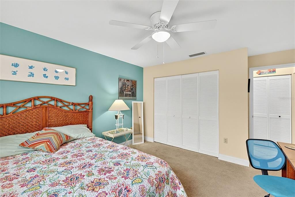 For Sale: $240,000 (2 beds, 2 baths, 1128 Square Feet)
