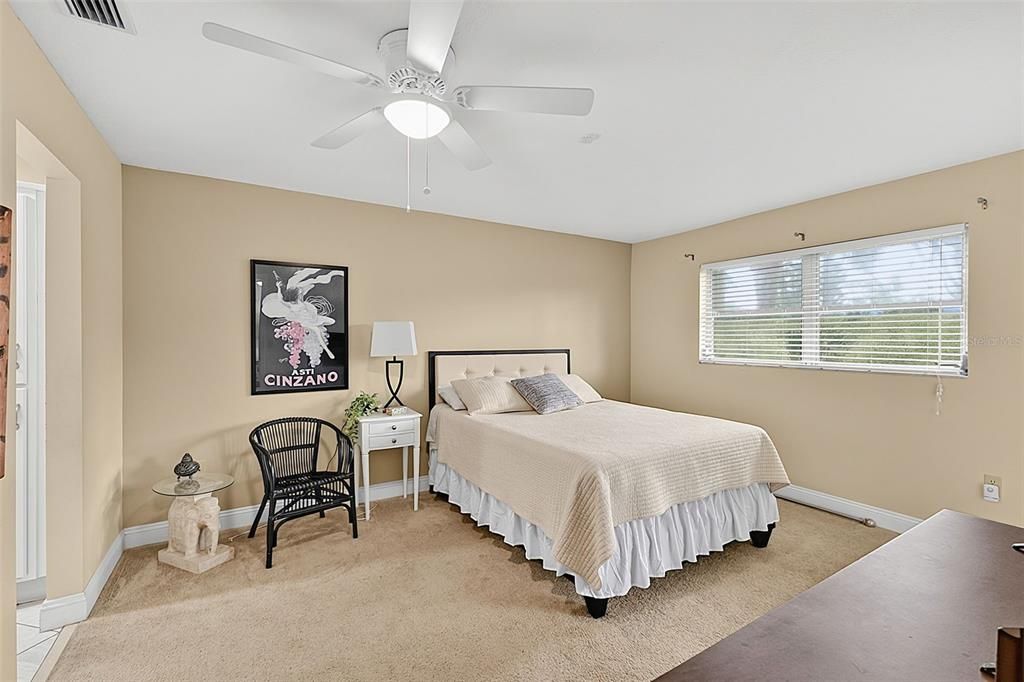 For Sale: $240,000 (2 beds, 2 baths, 1128 Square Feet)