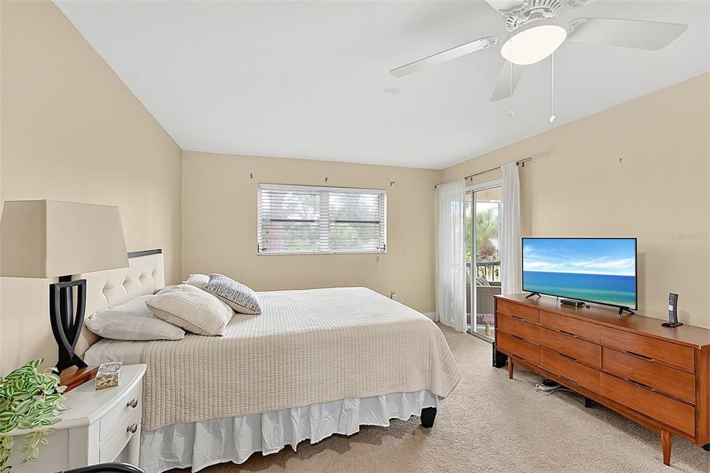 For Sale: $240,000 (2 beds, 2 baths, 1128 Square Feet)