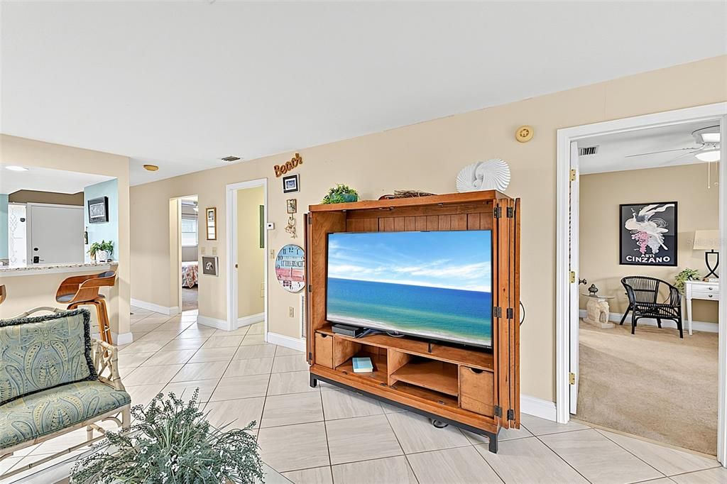 For Sale: $240,000 (2 beds, 2 baths, 1128 Square Feet)