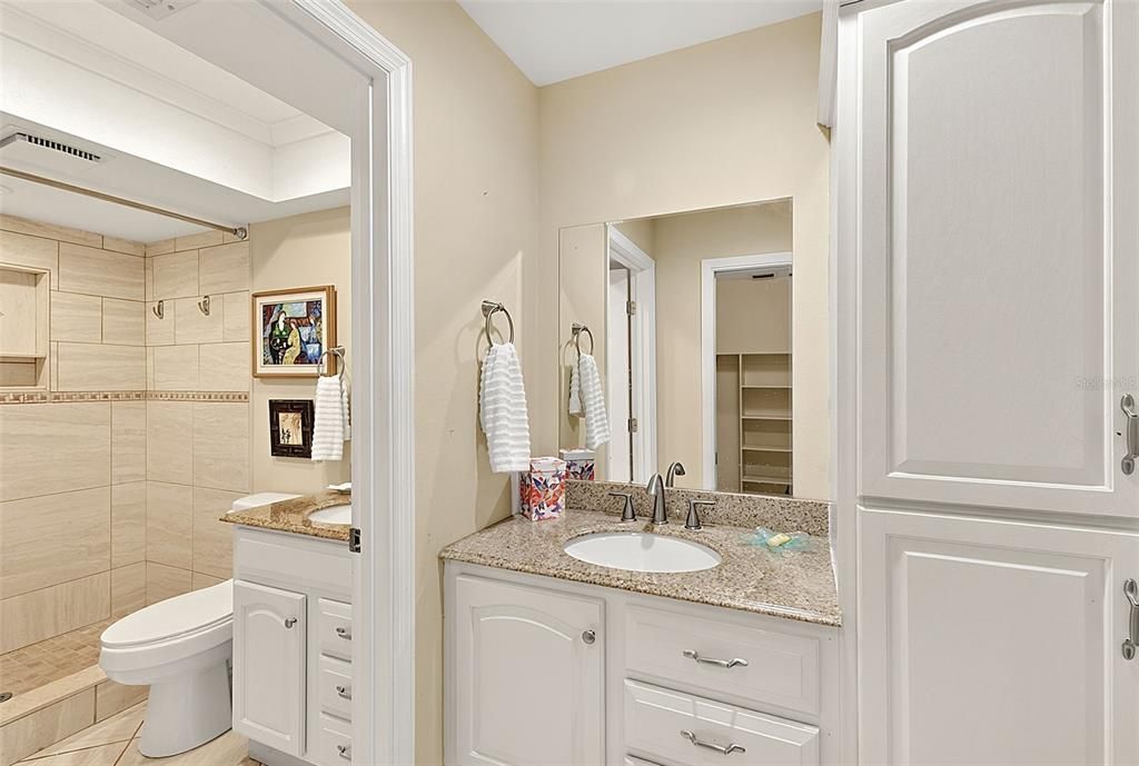 For Sale: $240,000 (2 beds, 2 baths, 1128 Square Feet)