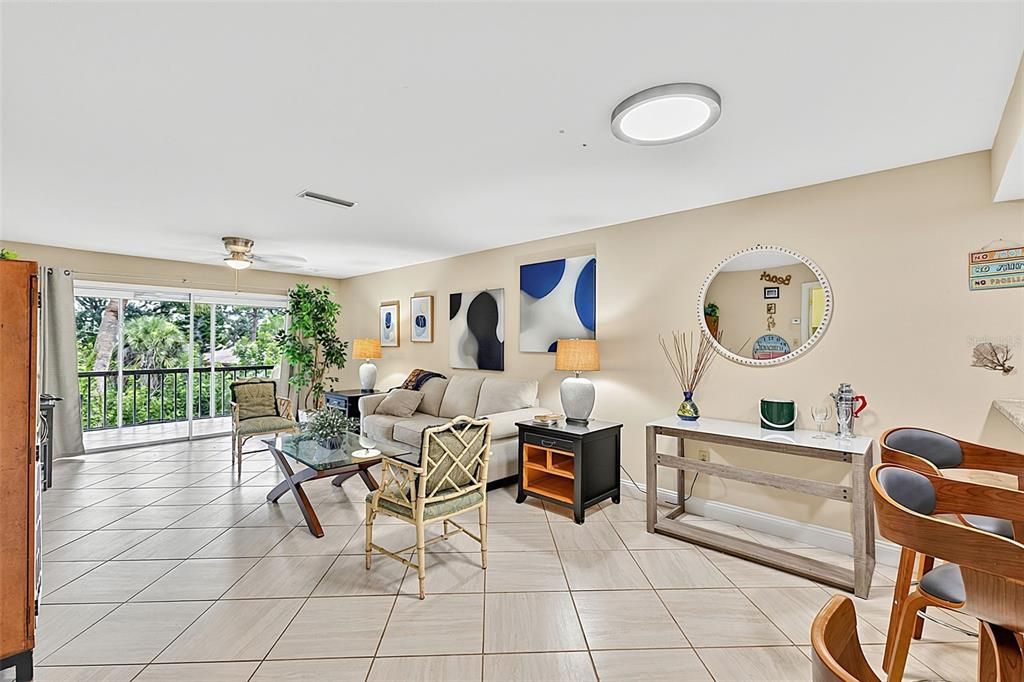 For Sale: $240,000 (2 beds, 2 baths, 1128 Square Feet)