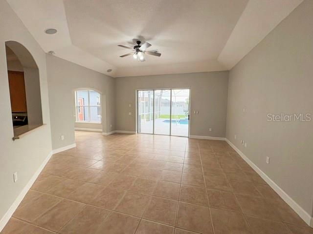 En Venta: $428,000 (5 camas, 3 baños, 2549 Pies cuadrados)