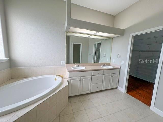En Venta: $428,000 (5 camas, 3 baños, 2549 Pies cuadrados)