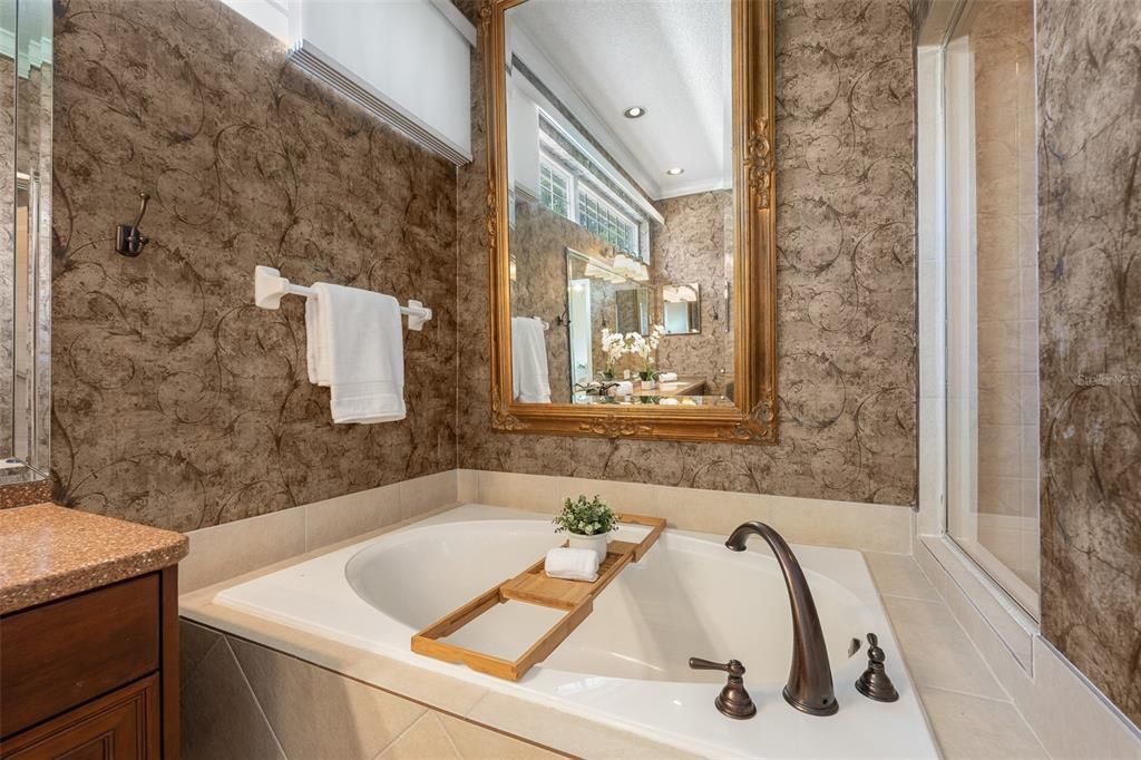 На продажу: $499,990 (3 спален, 2 ванн, 1715 Квадратных фут)