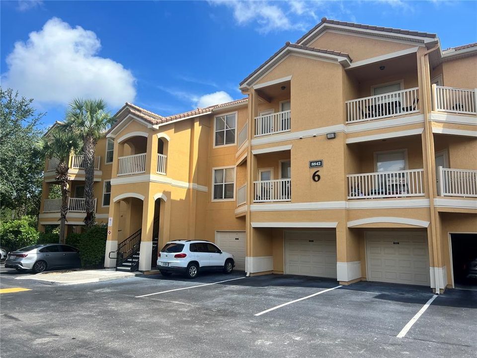 For Sale: $180,000 (1 beds, 1 baths, 765 Square Feet)