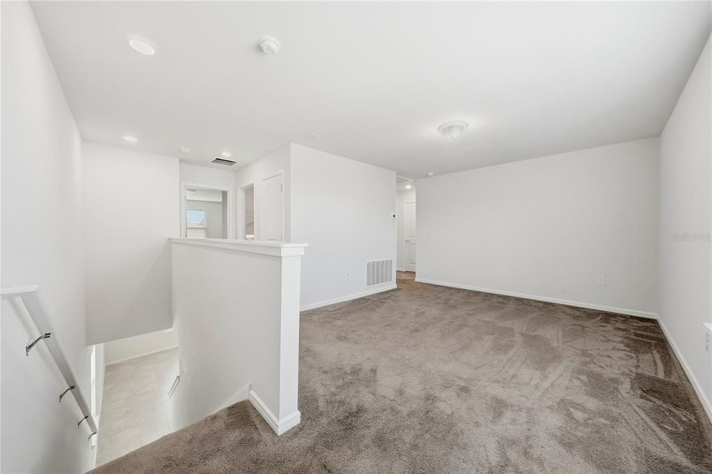 En Venta: $409,000 (4 camas, 3 baños, 2207 Pies cuadrados)