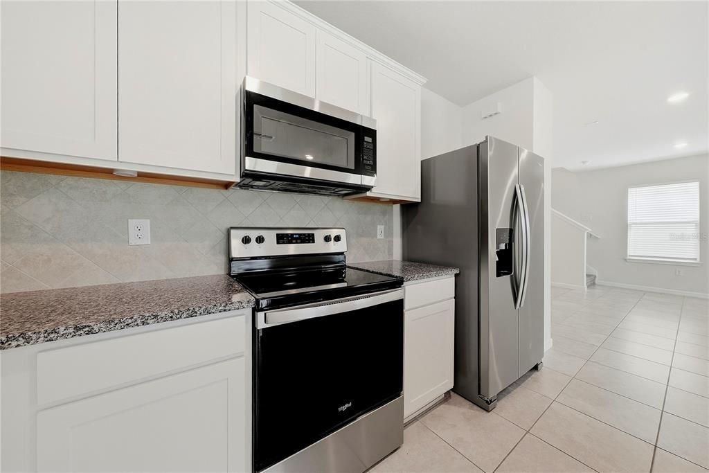 En Venta: $409,000 (4 camas, 3 baños, 2207 Pies cuadrados)