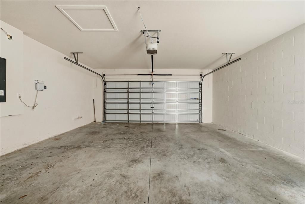 En Venta: $409,000 (4 camas, 3 baños, 2207 Pies cuadrados)