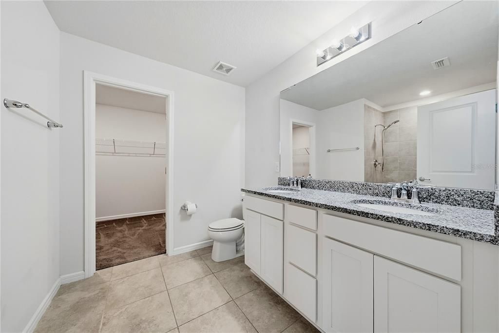 En Venta: $409,000 (4 camas, 3 baños, 2207 Pies cuadrados)
