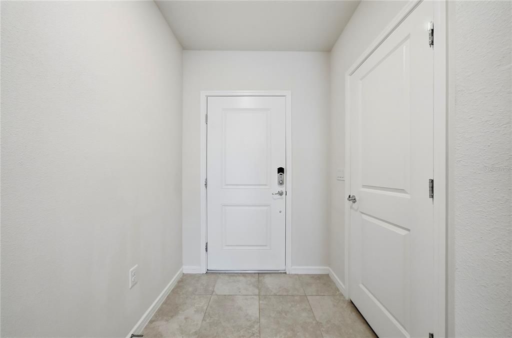 En Venta: $409,000 (4 camas, 3 baños, 2207 Pies cuadrados)