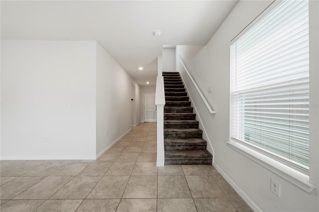 En Venta: $409,000 (4 camas, 3 baños, 2207 Pies cuadrados)