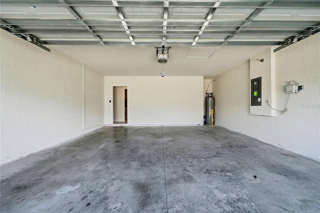 En Venta: $409,000 (4 camas, 3 baños, 2207 Pies cuadrados)
