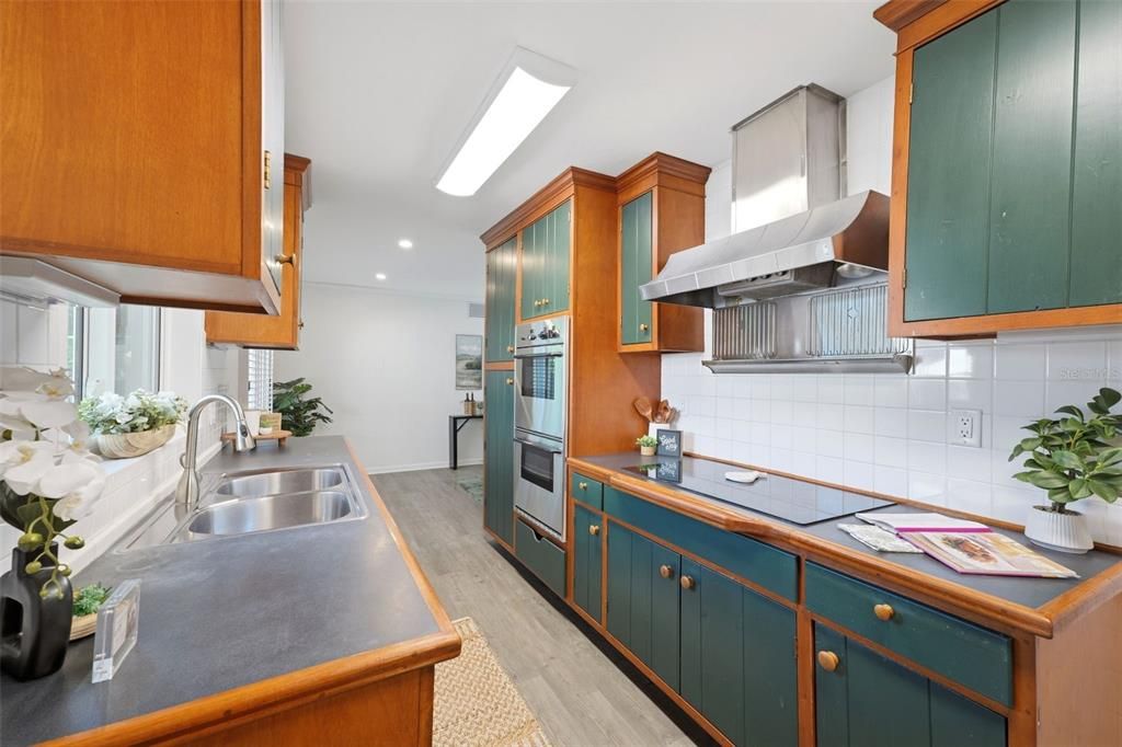 En Venta: $540,000 (4 camas, 3 baños, 2454 Pies cuadrados)