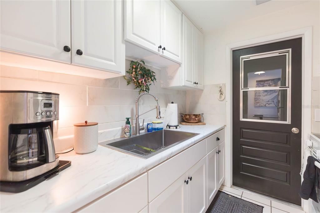 For Rent: $1,195 (2 beds, 1 baths, 722 Square Feet)