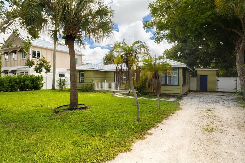 For Sale: $499,000 (3 beds, 2 baths, 1300 Square Feet)