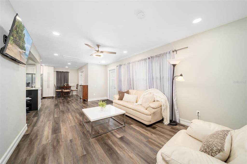 For Sale: $499,000 (3 beds, 2 baths, 1300 Square Feet)