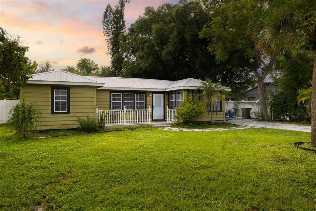 For Sale: $499,000 (3 beds, 2 baths, 1300 Square Feet)