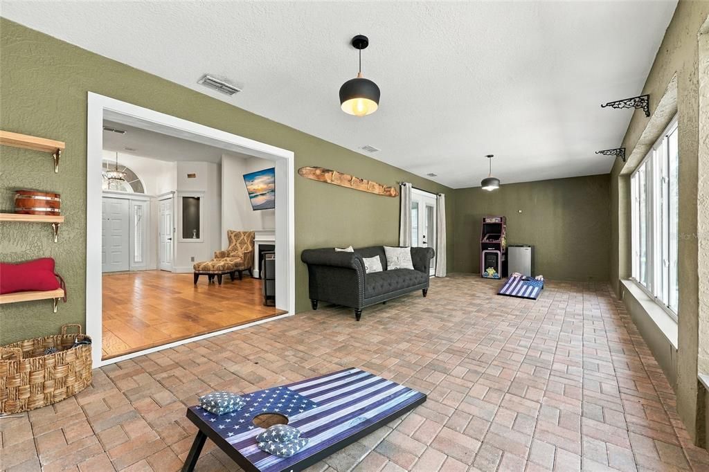 For Sale: $575,000 (3 beds, 2 baths, 2404 Square Feet)